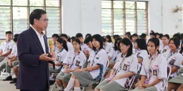 Sofyan Tan memaparkan sebuah ironi yang masih dihadapi Indonesia

