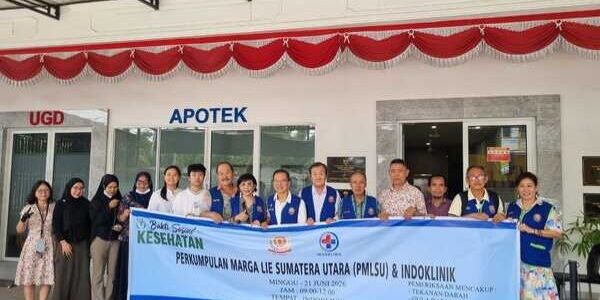 Perkumpulan Marga Lie Sumut, Lie Sau Long foto bersama dengan para Pengurus dan perwakilan Indoklinik disela-sela Baksos kesehatan