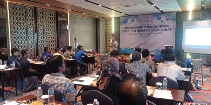 Kursus Higiene dan Sanitasi Depot Air Minum (DAM)


