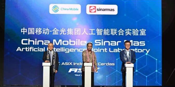 Meresmikan kerja sama strategis antara Sinar Mas dan China Mobile

