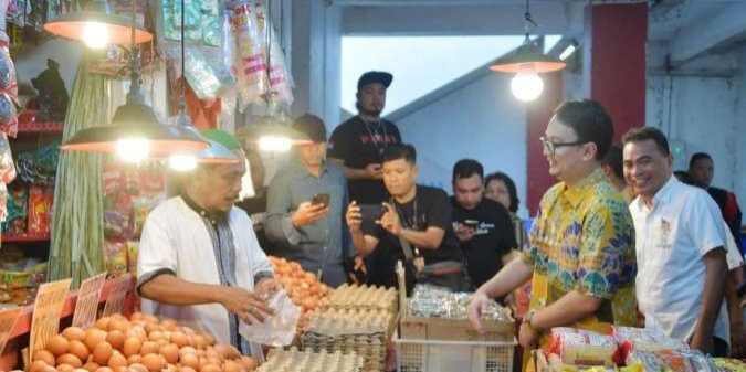 Wakil Menteri Perdagangan Jerry Sambuaga meninjau operasi pasar beras SPHP 

