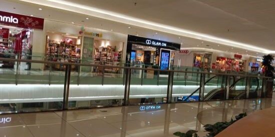 Mall mall atau pusat perbelanjaan sepi, sebuah mall di Jakarta Utara, sepi. (Foto: Rusli Tan)

