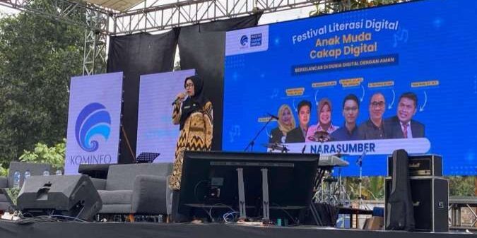 Festival Literasi Digital bertajuk “Berselancar di Dunia Digital dengan Aman” 



