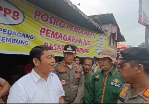 Kuasa hukum dari Kantor Hukum Elias Silalahi, berada di lokasi


