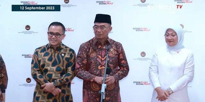 Menko PMK Muhadjir Effendy pasca rapat koordinasi di Kantor Kemenko PMK, Jakarta, Selasa (12/9/2023). 


