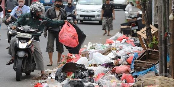 Buang Sampah Sembarangan