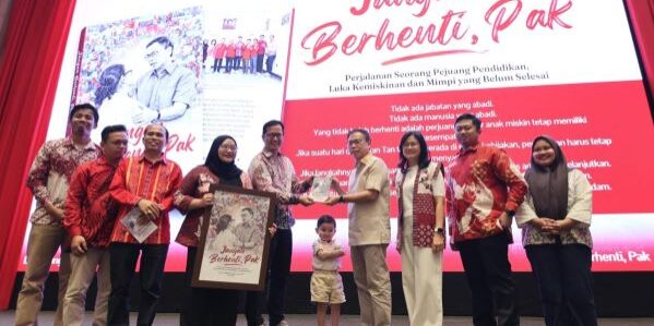 Buku “Jangan Berhenti, Pak” diluncurkan saat 67 tahun dr. Sofyan Tan