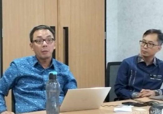 Presidenct Director Sinarmas MSIG Life, Wianto Chen (kanan) dan Legal, Compliance and Corporate Secretary Sinarmas MSIG Life Renova Siregar (foto: dok Sinarmas MSIG)

