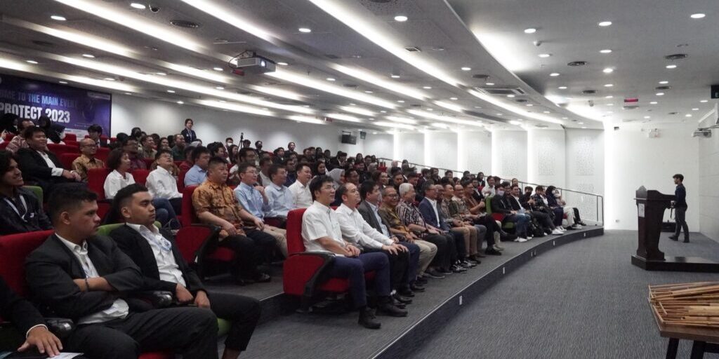 Audiens acara PROTECT 2023 diadakan di Auditorium Gria Legita, Universitas Pertamina