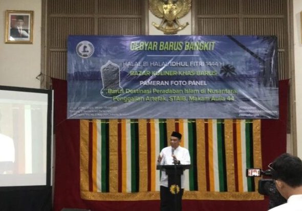 Ketum Hikma Fanshuri Barus Dr. Ir. Askif Pasaribu memberi sambutan