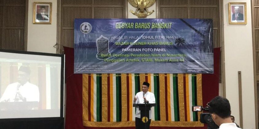 Ketum Hikma Fanshuri Barus Dr. Ir. Askif Pasaribu memberi sambutan