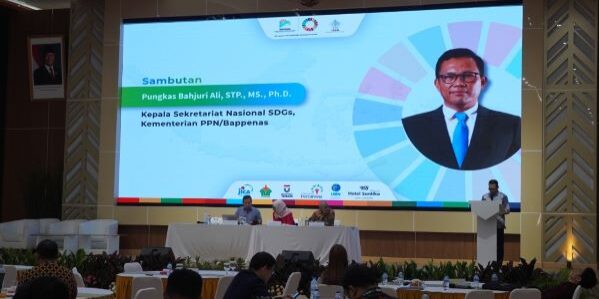 Pembukaan kegiatan SCC 2026 oleh Plt. Kepala Sekretariat Nasional SDGs Kementerian Perencanaan Pembangunan Nasional/Badan Perencanaan Pembangunan Nasional Pungkas Bahjuri Ali, Ph.D. (Foto: Humas UPER)