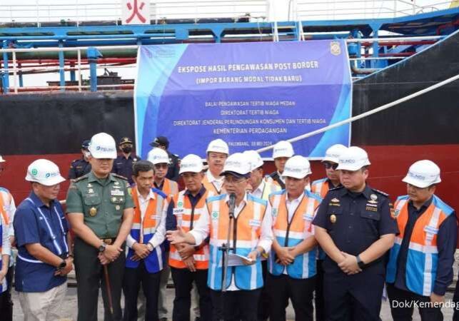 Menteri Perdagangan Zulkifli Hasan ekspose temuan kapal tanker asal impor yang tidak memenuhi ketentuan impor hasil pengawasan di luar kawasan pabean (post-border)


