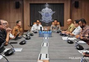 Menteri Perhubungan Budi Karya Sumadi melakukan rapat koordinasi dengan Kepala Korlantas Polri Irjen Pol. Aan Suhanan, para pakar transportasi dan pengurus Organisasi Angkutan Darat (Organda) di Jakarta