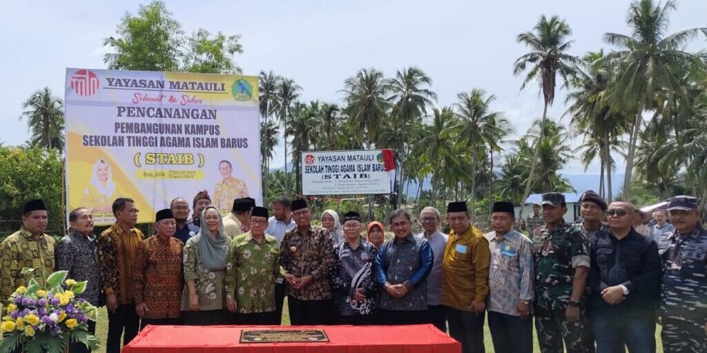 Pencanangkan pembangunan kampus Sekolah Tinggi Agama Islam di Barus