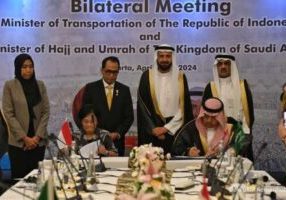 Menteri Perhubungan Budi Karya Sumadi bertemu Menteri Haji dan Umrah Kerajaan Arab Saudi, Tawfiq Bin Fawzan Al-Rabiah