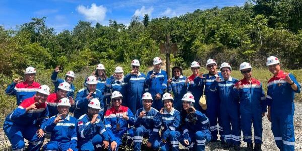 Dr. Farah bersama tim melakukan kegiatan pengabdian masyarakat di Luwuk, Sulawesi (Foto: dok humas UPER)

