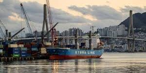 5 kapal berbendera Korea di pelabuhan Yanbu, Laut Merah Arab Saudi