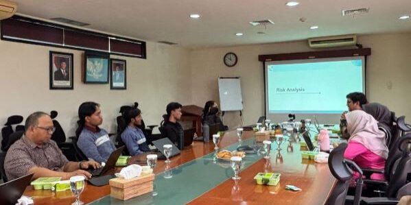 Memperkenalkan survival analysis untuk memperkirakan berapa lama suatu peralatan dapat berfungsi sebelum mengalami kerusakan. (Foto: dok Humas UPER)

