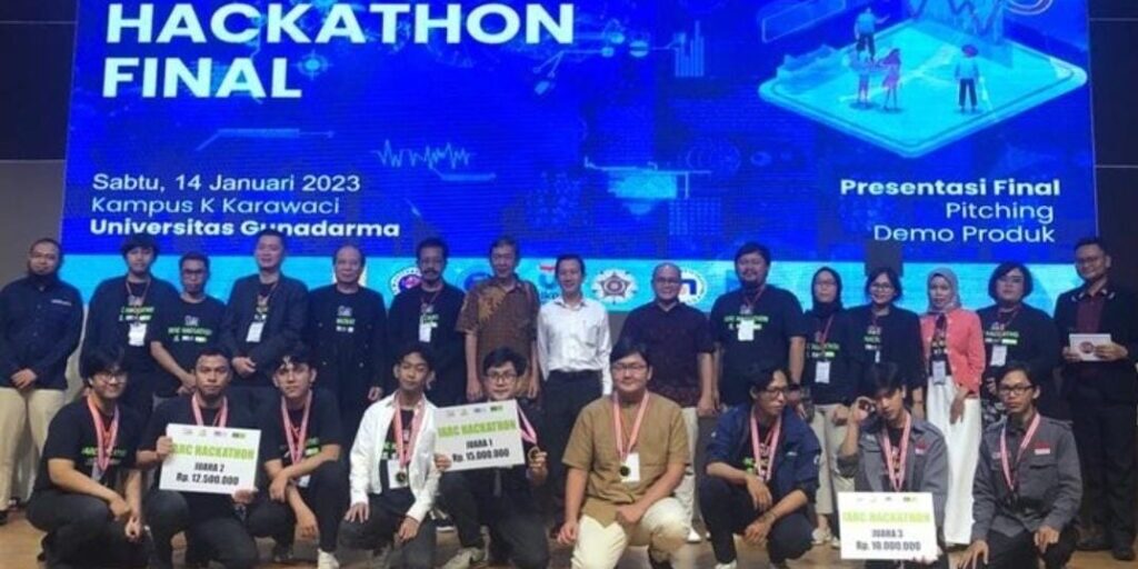 Para pemenang dan juri dalam Final Presentasi IARC Hackathon 2023