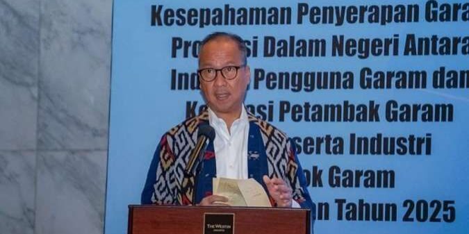 Menteri Perindustrian Agus Gumiwang Kartasasmita 

