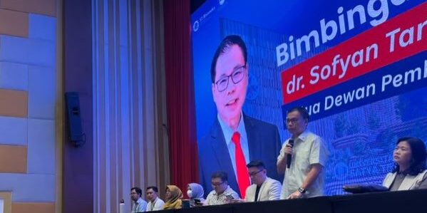 Sofyan Tan pada Rapat Tahunan Universitas Satya Terra Bhinneka di Auditorium Bung Karno YPSIM, Medan