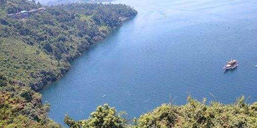 Danau Toba di Sumatera Utara merupakan konservasi warisan gunung api. (Foto: Fadmin Malau)


