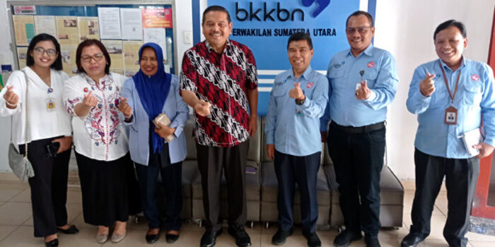 Parlindungan Purba bertemu Kepala Perwakilan BKKBN Sumut Muhammad Irzal dan jajarannya Senin (5/6/2023) di kantor BKKBN Sumut Jalan Krakatau Medan

