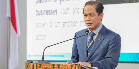 Menteri Lingkungan Hidup/Kepala BPLH, Hanif Faisol Nurofiq membuka Paviliun Indonesia di Konferensi Iklim Dunia di Brasil