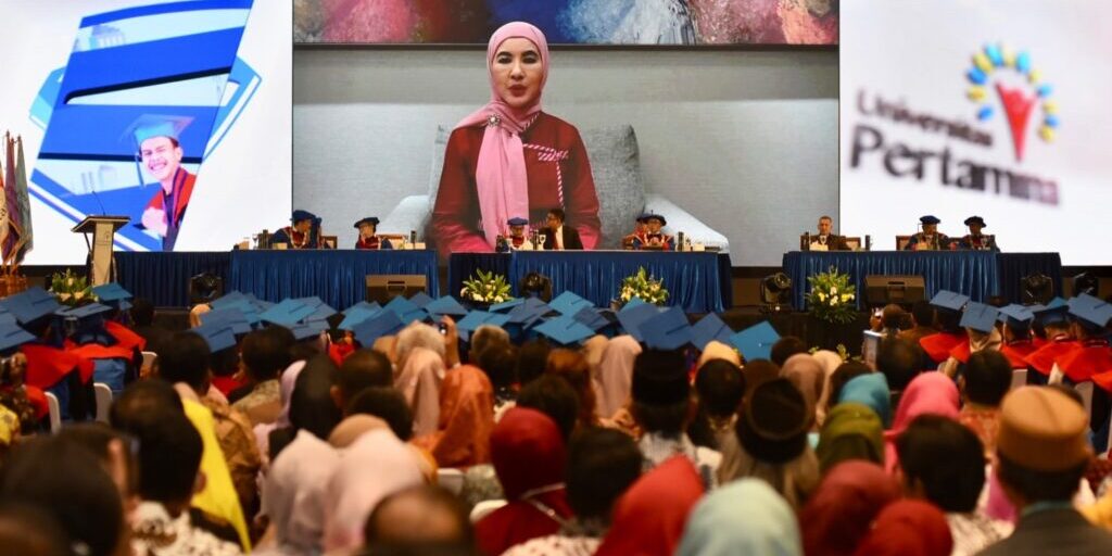 Dirut Pertamina, Nicke Widyawati menyampaikan sambutan