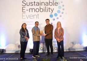 Menhub Budi KS dalam acara Sustainable E-Mobility Event