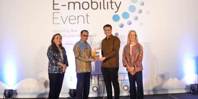 Menhub Budi KS dalam acara Sustainable E-Mobility Event