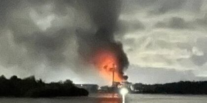 Terlihat PLTU Labuhan Angin di Tapteng dalam kondisi terbakar. (Foto: Repro Medsos)

