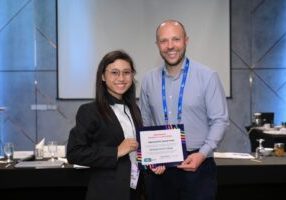 Karina menerima penghargaan dalam seleksi di GSEA Singapura

