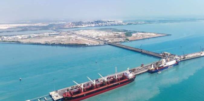 Di JIIPE, kawasan industri terintegrasi dengan pelabuhan dan kawasan permukiman


