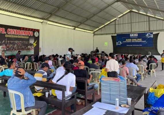 Seminar Literasi Digital yang digelar di Margo Utomo,Kecamatan Kalibiru, Kabupaten Banyuwangi