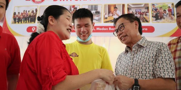 Anggota Komisi X DPR RI, dr. Sofyan Tan, berkunjung melihat langsung kehidupan dan proses pendidikan anak-anak penyandang disabilitas netra