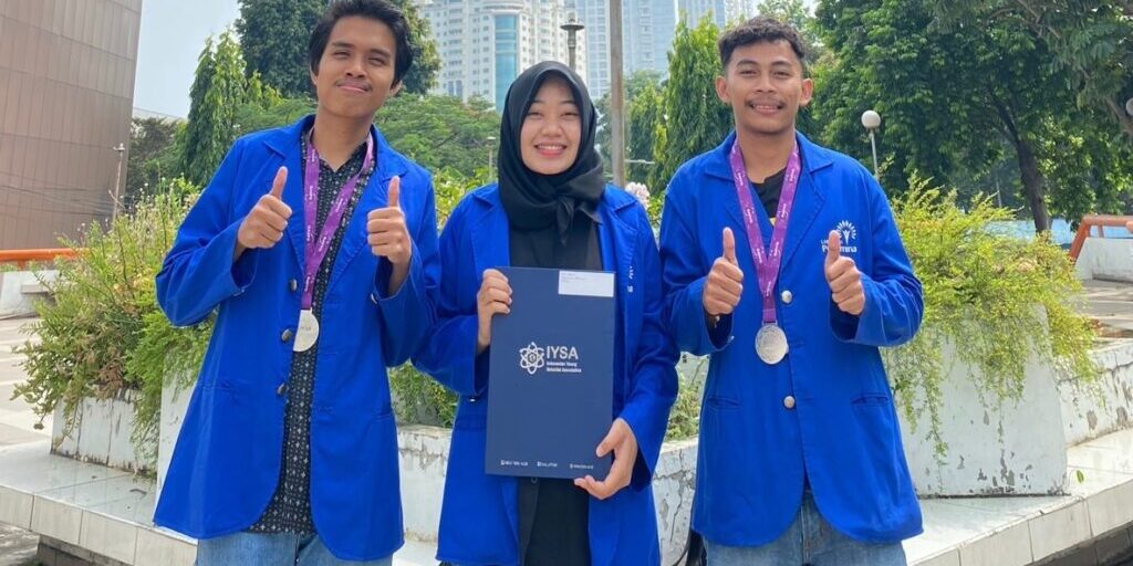 Dodi Irawan, Olivia, dan Rahmad Ilahi mendapat medali perak di kompetisi I2ASPO

