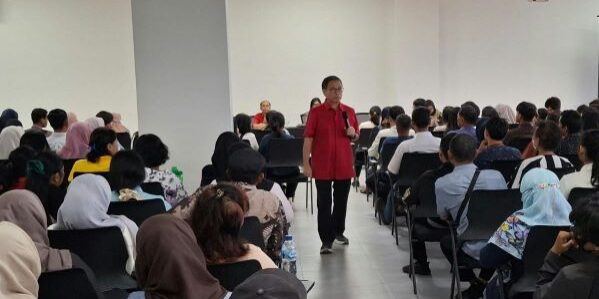 Anggota DPR RI dari Fraksi PDI Perjuangan, dr Sofyan Tan, menceritakan bagaimana dirinya harus bekerja keras menjalankan fungsi pengawasan