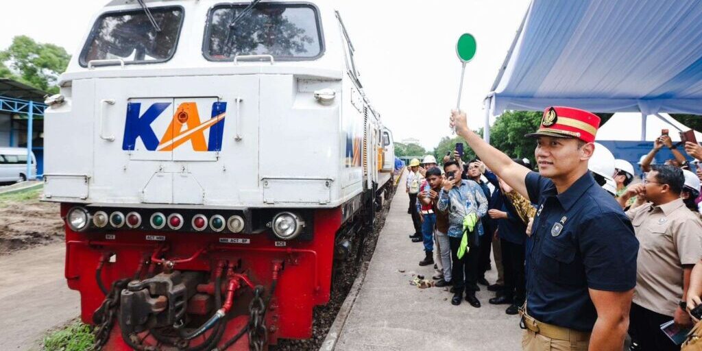 Menko Infrastruktur Pembangunan Kewilayahan Agus Harimurti Yudhoyono di Cilegon, Banten, Selasa (18/11/2025) (foto: Kemenko IPK)