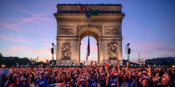 Acara Pamit Olimpiade Paris di Champs-Elysees