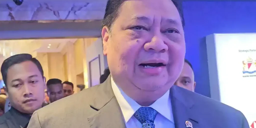 Menteri Koordinator (Menko) Airlangga Hartarto menegaskan tidak mengkhawatirkan isu adanya pihak tertentu yang mendegradasi perekonomian Indonesia saat ditemui di Hotel St Regis, Jakarta, Selasa (10/2/2026). 


