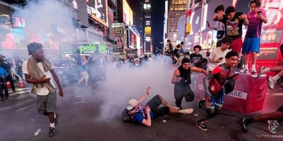 Aksi Kekerasan di New York Usai Knicks Juara NBA