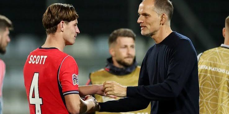 Alex Scott dengan pelatih Thomas Tuchel