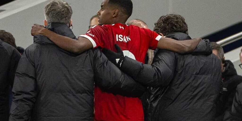 Alexander Isak patah kaki