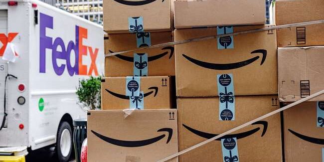 Amazon dengan pengiriman FedEx