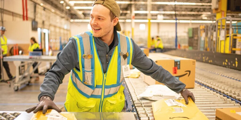 Amazon rekrut 250.000 pekerja selama musim liburan
