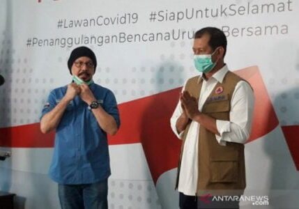 EGINDO | Bantu Tangani Covid-19 Andy F Noya Serahkan Bantuan Rp5,2 Miliar