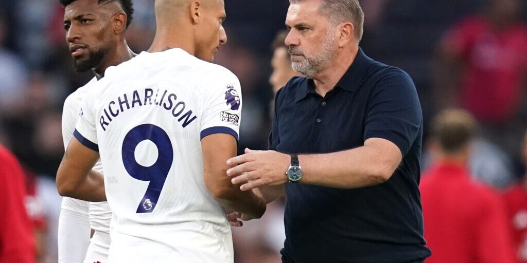 Ange Postecoglou dengan Richarlison