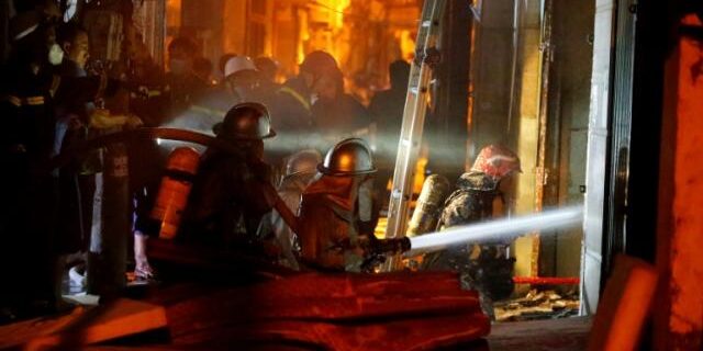 Apartemen terbakar di Hanoi